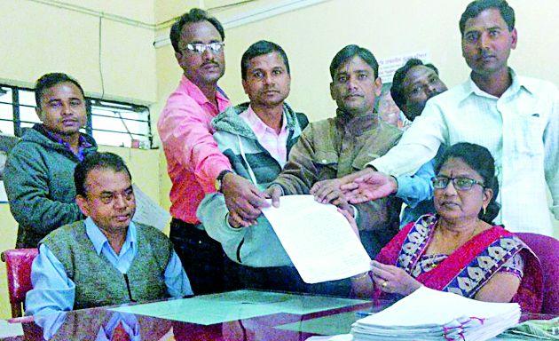 Unstoppable school drop movement since Monday | सोमवारपासून बेमुदत शाळाबंद आंदोलन Unstoppable school drop movement since Monday | सोमवारपासून बेमुदत शाळाबंद आंदोलन