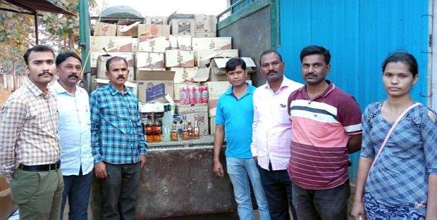 Alcohol of Haryana and Madhya Pradesh found in Gadchiroli | गडचिरोलीत सापडली हरियाणा व मध्यप्रदेश राज्यातील दारू