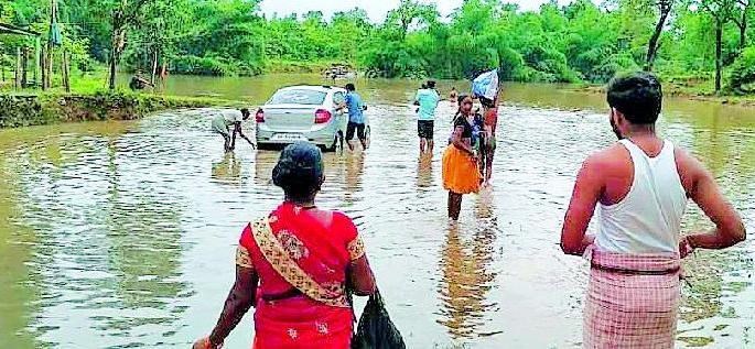 The floodgates of Bhamragad remain intact | भामरागडला पुराचा वेढा कायम