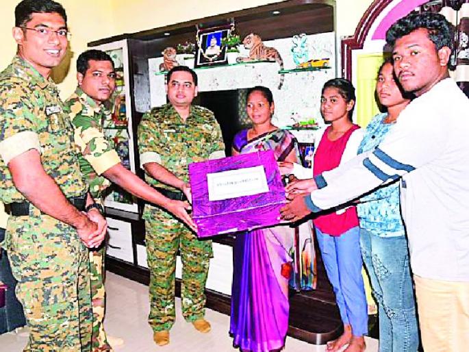 Shahid celebrates Diwali with SP families | शहीद परिवारांसोबत एसपींनी साजरी केली दिवाळी Shahid celebrates Diwali with SP families | शहीद परिवारांसोबत एसपींनी साजरी केली दिवाळी