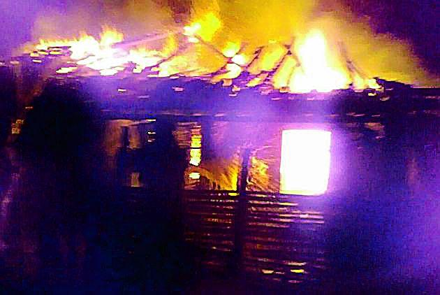 Blaze a fire in the house | धगधगत्या आगीत घर खाक Blaze a fire in the house | धगधगत्या आगीत घर खाक