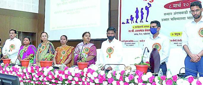 Women office bearers from various political parties came on one platform | विविध राजकीय पक्षांतील महिला पदाधिकारी आल्या एका मंचावर