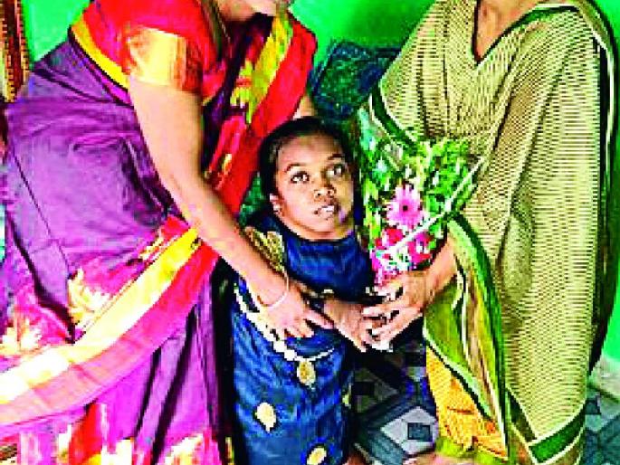 Gauri's fierce battle | खुजेपणावर मात करीत गौरीची भरारी