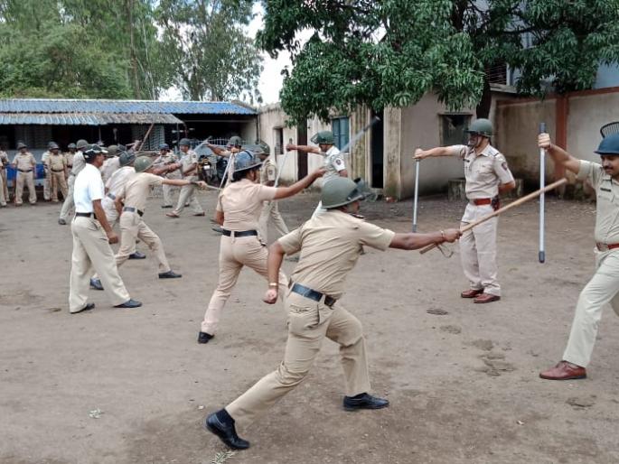 Police's Mockadrial for Ganeshotsav | गणेशोत्सवासाठी पोलिसांचे मॉकड्रील Police's Mockadrial for Ganeshotsav | गणेशोत्सवासाठी पोलिसांचे मॉकड्रील