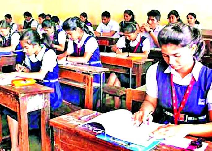 Encroachment of urban students on rural student reserves | ग्रामीण विद्यार्थ्यांच्या राखीव जागेवर शहरी विद्यार्थ्यांचे झाले अतिक्रमण Encroachment of urban students on rural student reserves | ग्रामीण विद्यार्थ्यांच्या राखीव जागेवर शहरी विद्यार्थ्यांचे झाले अतिक्रमण