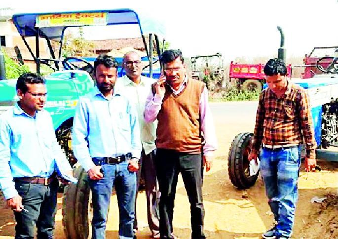 100 brass sand stocks seized at Wadegaon rehabilitation | वडेगाव पुनर्वसन येथे १०० ब्रास रेतीचा साठा जप्त