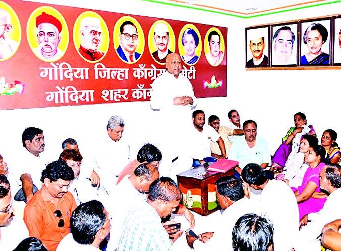 Lok Sabha Election 2019; Congress campaigned for NCP candidate | Lok Sabha Election 2019; राष्ट्रवादीच्या उमेदवारासाठी काँग्रेस एकदिलाने उतरली प्रचारात Lok Sabha Election 2019; Congress campaigned for NCP candidate | Lok Sabha Election 2019; राष्ट्रवादीच्या उमेदवारासाठी काँग्रेस एकदिलाने उतरली प्रचारात