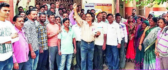 Work movement of city council staff | नगर परिषद कर्मचाऱ्यांचे कामबंद आंदोलन Work movement of city council staff | नगर परिषद कर्मचाऱ्यांचे कामबंद आंदोलन