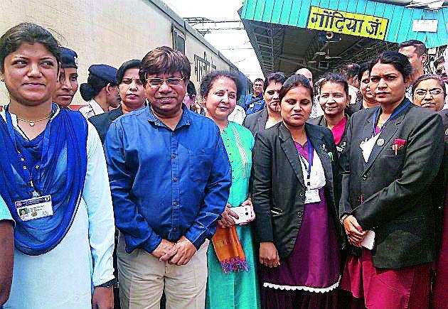 Vidarbha Express is operated by women | विदर्भ एक्स्प्रेसचे संचालन महिलांकडे