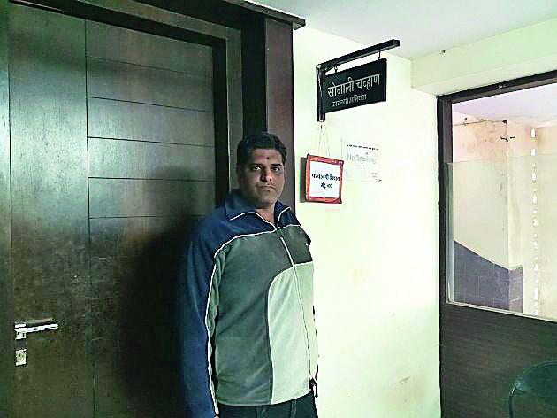 The seizure of the construction department has been stopped | बांधकाम विभागावरील जप्तीची कारवाई टळली The seizure of the construction department has been stopped | बांधकाम विभागावरील जप्तीची कारवाई टळली