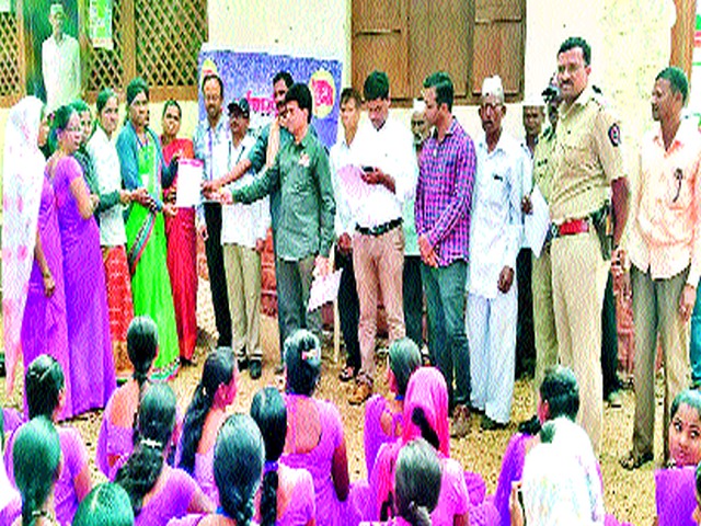 Health Department on the lines of Harsul movement | हरसूलच्या आंदोलनात आरोग्य विभाग धारेवर Health Department on the lines of Harsul movement | हरसूलच्या आंदोलनात आरोग्य विभाग धारेवर
