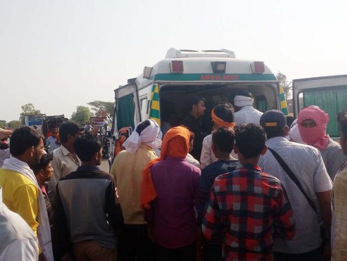 Car-bike accident; One killed one serious | कार-दुचाकी अपघात; एक ठार एक गंभीर Car-bike accident; One killed one serious | कार-दुचाकी अपघात; एक ठार एक गंभीर