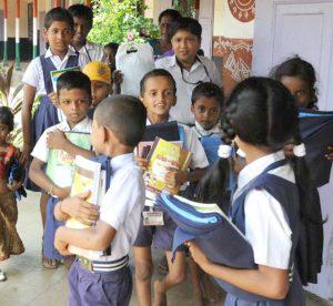 Work of uniform distribution scheme | गणवेश वाटप योजनेची कामे संथगतीने  Work of uniform distribution scheme | गणवेश वाटप योजनेची कामे संथगतीने