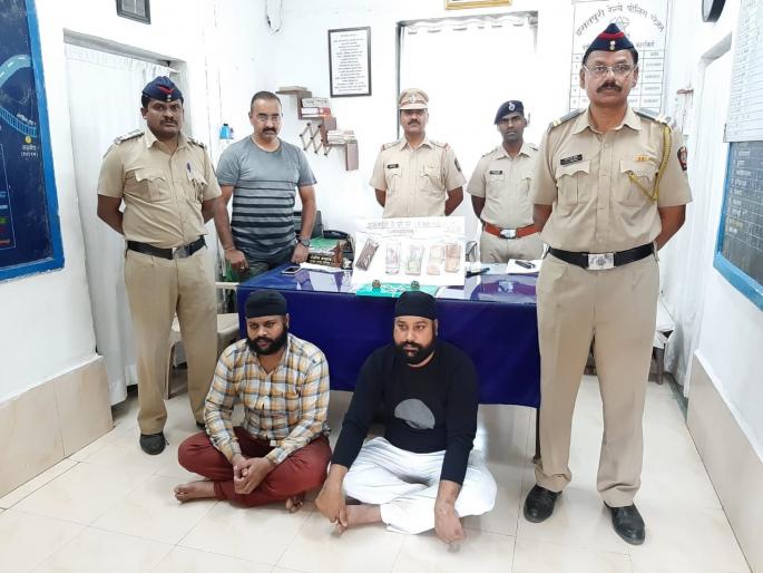 The two arrested on the stealth trains steal | धावत्या रेल्वेत चोरी करणाऱ्या दोघांना अटक The two arrested on the stealth trains steal | धावत्या रेल्वेत चोरी करणाऱ्या दोघांना अटक