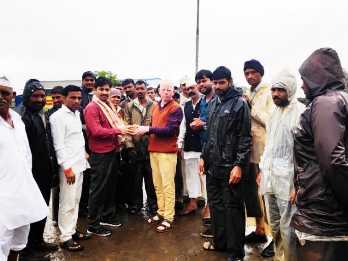 The agitation stalled due to rising milk prices | दुधाचे दर वाढवून मिळाल्याने आंदोलन स्थगित The agitation stalled due to rising milk prices | दुधाचे दर वाढवून मिळाल्याने आंदोलन स्थगित