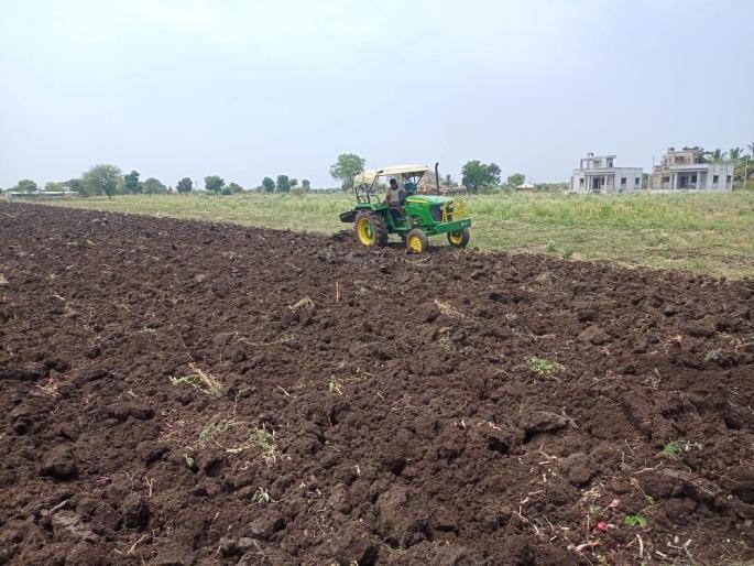 Almost all of the kharifs under the corona | कोरोनाच्या सावटाखाली खरिपाची लगबग