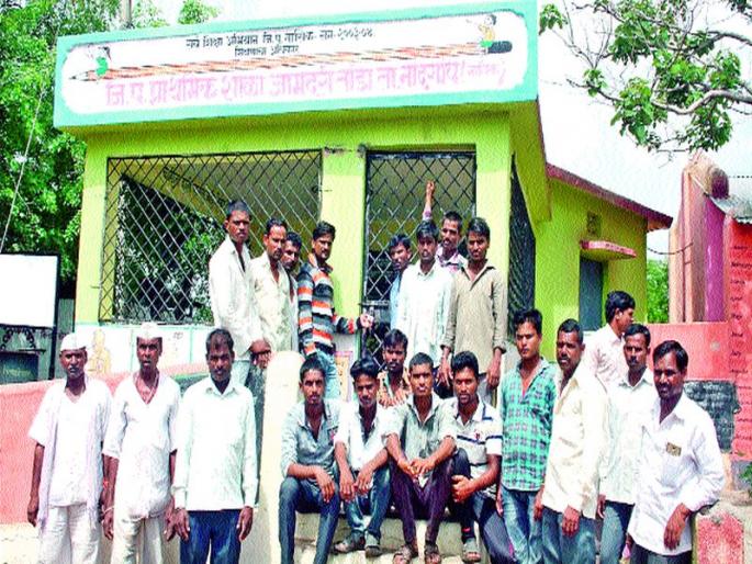  Locked in Jamadari school | जामदरी शाळेला ठोकले कुलूप