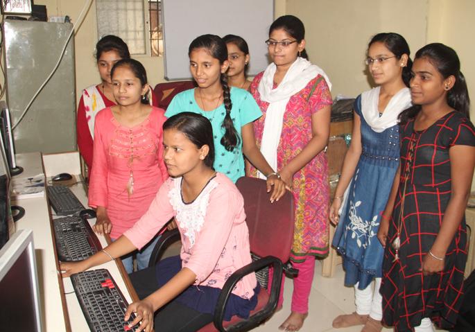 Internal property off; The percentage slipped | अंतर्गत गुण बंद; टक्का घसरला Internal property off; The percentage slipped | अंतर्गत गुण बंद; टक्का घसरला