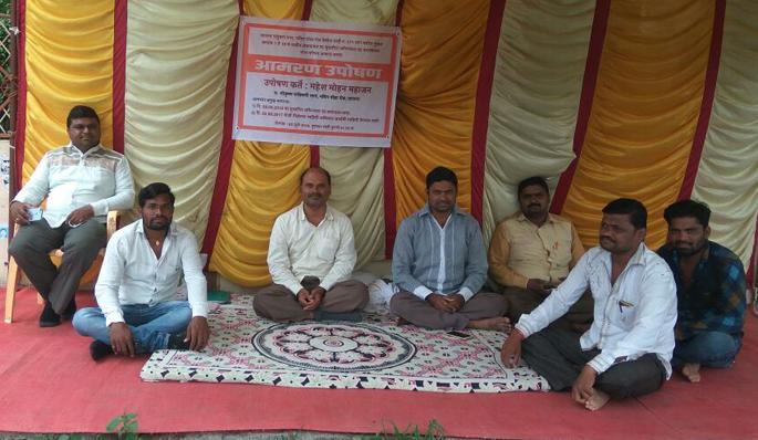 municipal administration neglects to fast! | उपोषणाकडे पालिका प्रशासनाची पाठ ! municipal administration neglects to fast! | उपोषणाकडे पालिका प्रशासनाची पाठ !