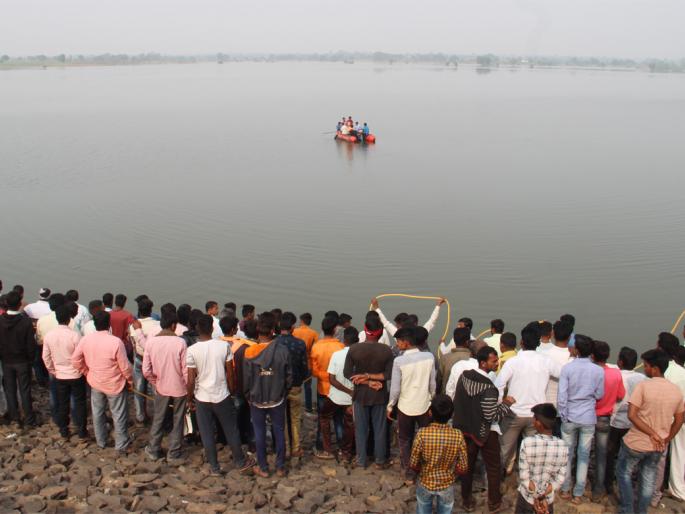 The bodies were found after a six-hour search operation | सहा तासांच्या शोध मोहिमेनंतर सापडले मृतदेह The bodies were found after a six-hour search operation | सहा तासांच्या शोध मोहिमेनंतर सापडले मृतदेह