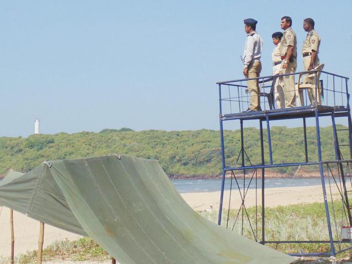 Sea security cover for Sindhudurg coast, Blue team ready to break red team armor | सिंधुदुर्ग किनारपट्टीवर सागर सुरक्षा कवच, रेड टीमचे कवच भेदण्यासाठी ब्ल्यू टीम सज्ज Sea security cover for Sindhudurg coast, Blue team ready to break red team armor | सिंधुदुर्ग किनारपट्टीवर सागर सुरक्षा कवच, रेड टीमचे कवच भेदण्यासाठी ब्ल्यू टीम सज्ज