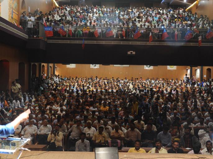 All claims of Narendra Modi fraud: Kanhaiya Kumar, Big response to the meeting in Kolhapur | नरेंद्र मोदीचे सर्व दावे फसवे: कन्हैया कुमार, कोल्हापुरातील सभेला मोठा प्रतिसाद All claims of Narendra Modi fraud: Kanhaiya Kumar, Big response to the meeting in Kolhapur | नरेंद्र मोदीचे सर्व दावे फसवे: कन्हैया कुमार, कोल्हापुरातील सभेला मोठा प्रतिसाद