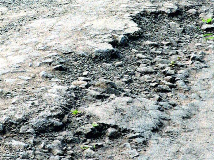 Varkhheda: a ploy of drivers; Crackers of people in Joranpada-Pattanapada road | वरखेडा : वाहनचालकांची दैना; नागरिकांमध्ये संताप जोरणपाडा-ठेपणपाडा रस्त्याचा बोजवारा