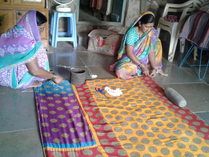 Artificial insemination in the rural areas is still alive! | ग्रामीण भागात गोधडी शिवण्याची कला आजही टिकून! Artificial insemination in the rural areas is still alive! | ग्रामीण भागात गोधडी शिवण्याची कला आजही टिकून!