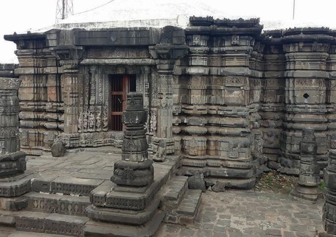 Kothadi temples where the sun rays fall on Shivlinga in the morning and evening | Shravan Special : सकाळी व सायंकाळी सुर्यकिरणे शिवलिंगावर पडणारी कोथडीची मंदिरे  Kothadi temples where the sun rays fall on Shivlinga in the morning and evening | Shravan Special : सकाळी व सायंकाळी सुर्यकिरणे शिवलिंगावर पडणारी कोथडीची मंदिरे
