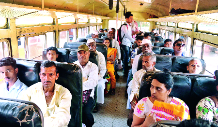 Just Dangora ... where is the high debt waiver? | नुसताच डांगोरा... कुठं हाय कर्जमाफी?  Just Dangora ... where is the high debt waiver? | नुसताच डांगोरा... कुठं हाय कर्जमाफी?