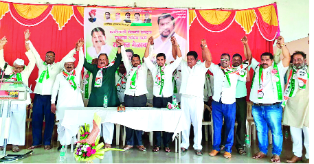 Chandkant Patil should contest the first village election: Raju Shetty | चंंद्रकांत पाटील यांनी प्रथम गावची निवडणूक लढवावी: राजू शेट्टी Chandkant Patil should contest the first village election: Raju Shetty | चंंद्रकांत पाटील यांनी प्रथम गावची निवडणूक लढवावी: राजू शेट्टी