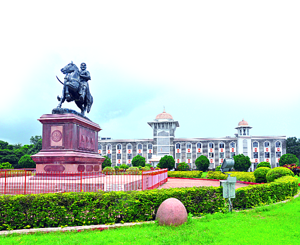 Shivaji University downgrades! | शिवाजी विद्यापीठाचे मानांकन घसरले! Shivaji University downgrades! | शिवाजी विद्यापीठाचे मानांकन घसरले!