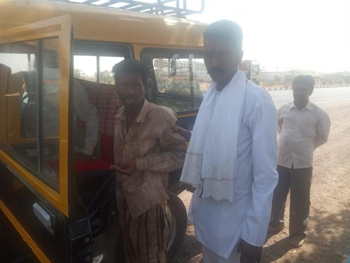 Rajesh received the memory of the lost power | स्मृती हरपलेल्या राजेशला मिळाले छप्पर Rajesh received the memory of the lost power | स्मृती हरपलेल्या राजेशला मिळाले छप्पर