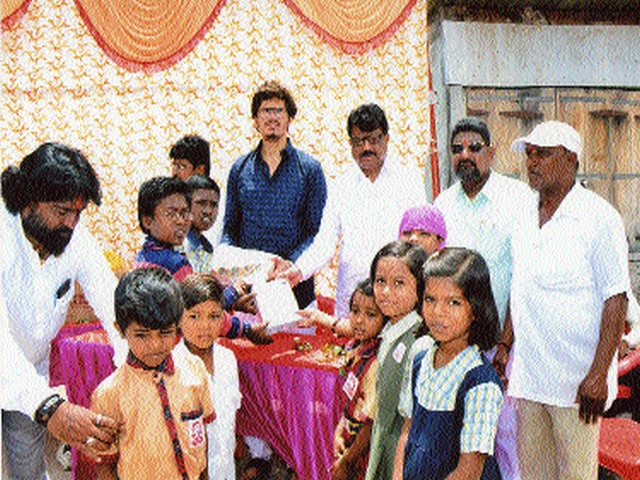 School Literature Allocation by Matong Sevak Sangh | मातंग सेवक संघातर्फे शालेय साहित्य वाटप  School Literature Allocation by Matong Sevak Sangh | मातंग सेवक संघातर्फे शालेय साहित्य वाटप