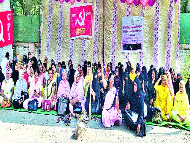 Composite response to Malegavi bandh | मालेगावी बंदला संमिश्र प्रतिसाद Composite response to Malegavi bandh | मालेगावी बंदला संमिश्र प्रतिसाद