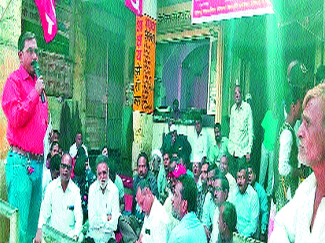Movement to hold Manmad | मनमाडला धरणे आंदोलन Movement to hold Manmad | मनमाडला धरणे आंदोलन