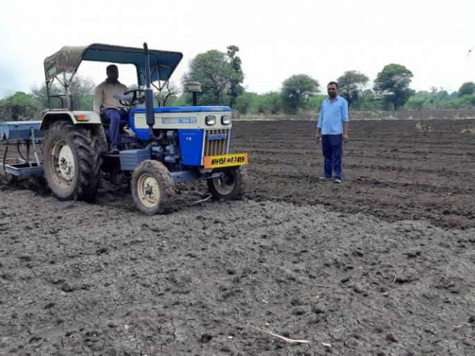 Soybean sowing started in Kotamgaon area | कोटमगाव परिसरात सोयाबीन पेरणीस प्रारंभ