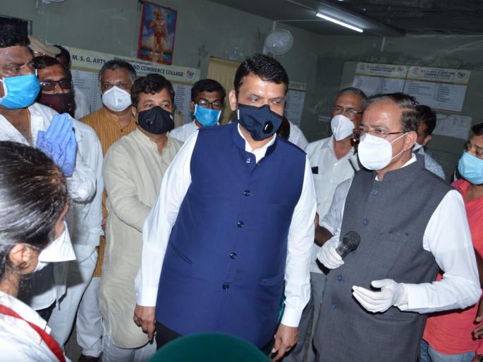 Distribution of Crop Insurance Registration Certificates | मालेगावी फडणवीसांकडून प्रशासनावर कौतुकाची थाप Distribution of Crop Insurance Registration Certificates | मालेगावी फडणवीसांकडून प्रशासनावर कौतुकाची थाप