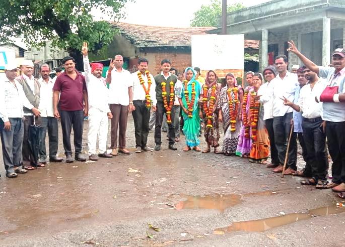 Bhima Chavan is unopposed as Deputy Panchayat of the Gram Panchayat at Manikkhamb | माणिकखांब येथील ग्रामपंचायतीच्या उपसरपंचपदी भिमा चव्हाण बिनविरोध