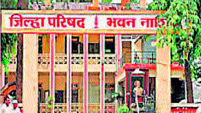 Distribute funds to Gram Panchayats | ग्रामपंचायतींना निधी वितरित