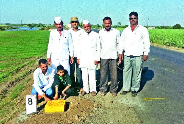 Count for Surat-Hyderabad highway in Niphad, Sinnar taluka | सुरत-हैदराबाद महामार्गासाठी निफाड, सिन्नर तालुक्यात मोजणी Count for Surat-Hyderabad highway in Niphad, Sinnar taluka | सुरत-हैदराबाद महामार्गासाठी निफाड, सिन्नर तालुक्यात मोजणी