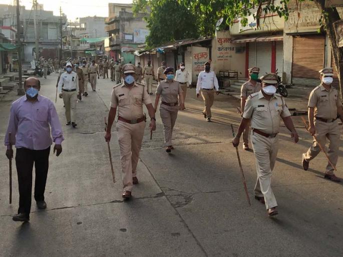  Road martyrs of martyr police | शहादा पोलिसांचे शहरात पथसंचालन