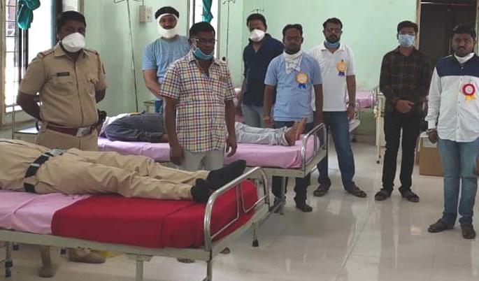 Blood donation of 2 donors in forgetfulness | विसरवाडीत ८३ दात्यांचे रक्तदान