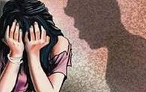 Viral made by making obscene photos of a girl | युवतीचे अश्लिल फोटो तयार करून केले व्हायरल Viral made by making obscene photos of a girl | युवतीचे अश्लिल फोटो तयार करून केले व्हायरल