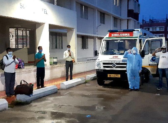 Four affected corona of Molgi police station released | मोलगी पोलीस ठाण्याचे चार बाधित कोरोनामुक्त Four affected corona of Molgi police station released | मोलगी पोलीस ठाण्याचे चार बाधित कोरोनामुक्त