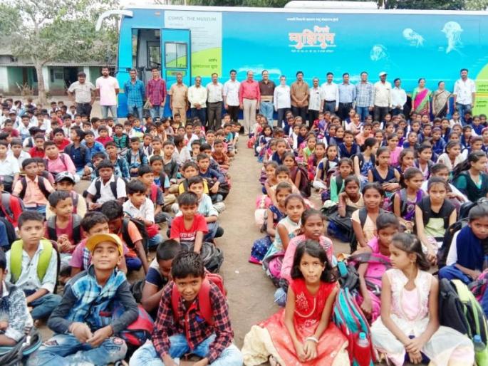 Crowds to see the moving museum | फिरते वस्तुसंग्रहालय पाहण्यासाठी गर्दी
