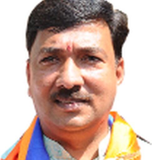  Unmesh Patil family in the campaign! | प्रचारात उतरलेय अवघे उन्मेष पाटील कुटुंबीय!