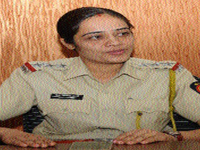 Women should come to the administration by keeping aside Yugand | न्यूनगंड बाजूला ठेवून महिलांनी प्रशासनात यावे