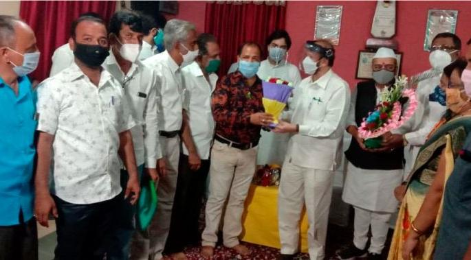 The problems of the ashram school staff will be solved with priority | आश्रमशाळा कर्मचाऱ्यांचे प्रश्न प्राधान्याने सोडविणार 