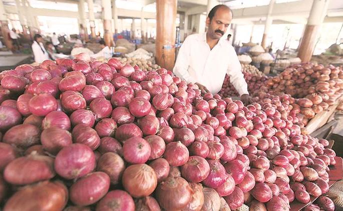 42,000 quintals of onion sale in the extended period of the onion grant scheme | कांदा अनुदान योजनेच्या वाढीव मुदतीत ४२ हजार क्विंटल कांदा विक्री 42,000 quintals of onion sale in the extended period of the onion grant scheme | कांदा अनुदान योजनेच्या वाढीव मुदतीत ४२ हजार क्विंटल कांदा विक्री
